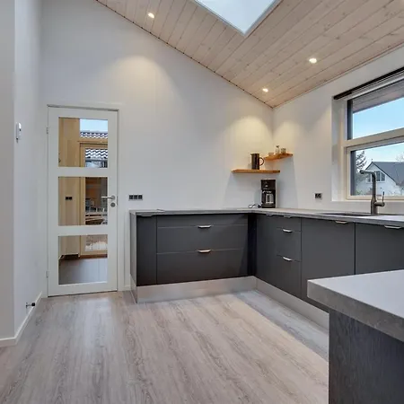 Amitola - 700m From The Sea By Interhome Feriehus *