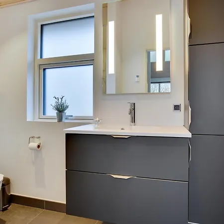 Amitola - 700m From The Sea By Interhome Semesterbostad *